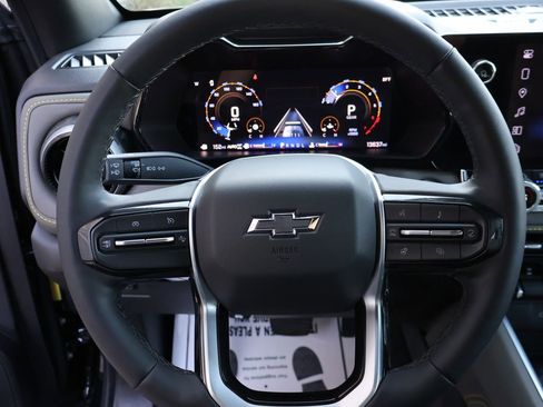 Used 2024 Chevrolet Colorado ZR2 w/ ZR2 Convenience Package III image 33