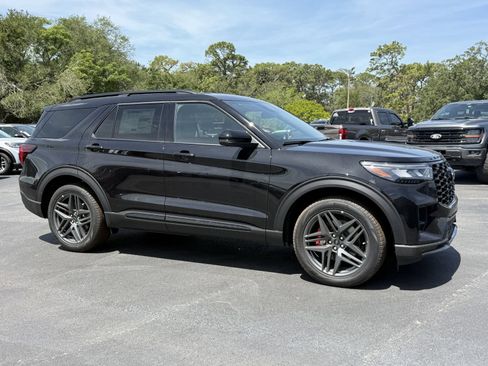 New 2026 Ford Explorer ST RWD image 2