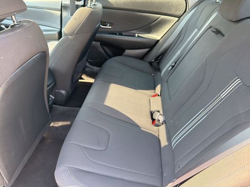 Used 2025 Hyundai Elantra SEL image 14