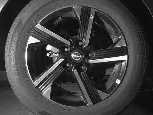 Used 2025 Nissan Sentra SV image 15