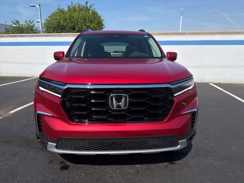 Certified 2025 Honda Pilot Touring image 8