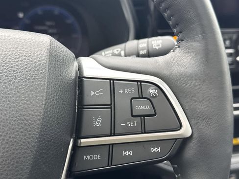 Used 2024 Toyota Highlander Platinum image 20