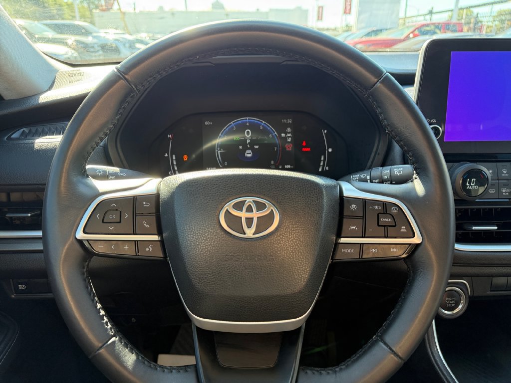 Used 2025 Toyota Grand Highlander AWD image 36