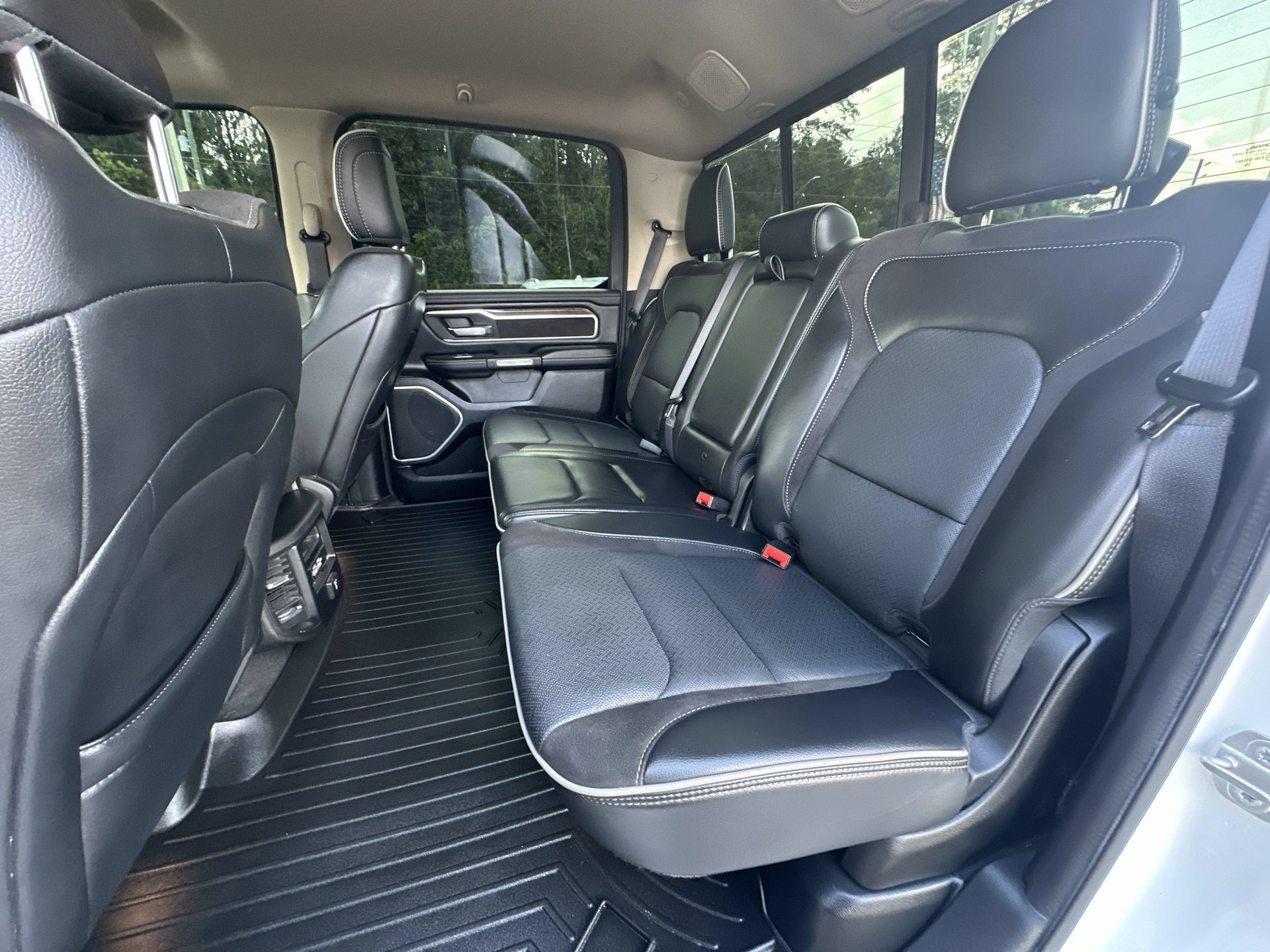 Used 2020 RAM 1500 Laramie AWD/4WD image 18