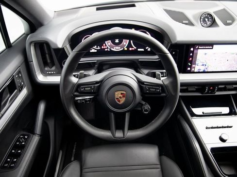 Certified 2024 Porsche Cayenne Coupe image 23