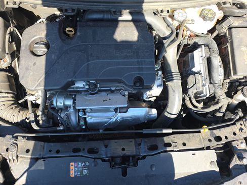 Used 2018 Chevrolet Cruze LT w/ Convenience Package image 22