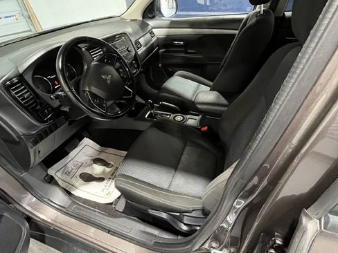 Used 2016 Mitsubishi Outlander SE image 7