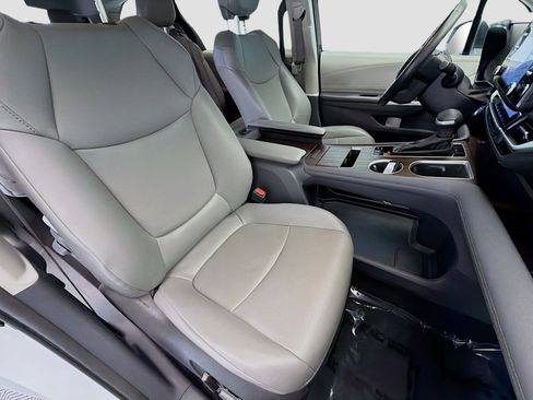 Used 2024 Toyota Sienna XLE w/ XLE Plus Package image 16