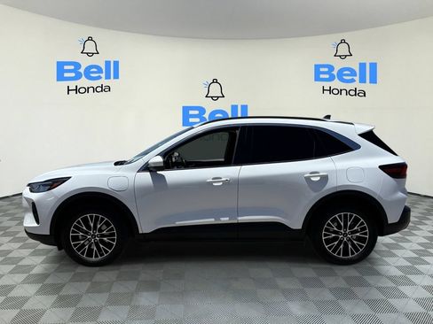 Used 2023 Ford Escape SE FWD image 2