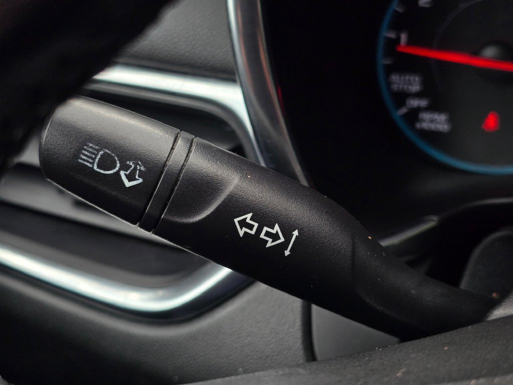 Used 2018 Chevrolet Equinox LT FWD image 33