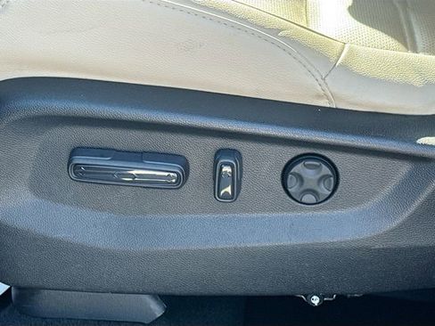 Used 2020 Honda CR-V Touring image 25