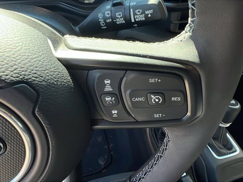 Certified 2025 Jeep Wrangler Sport S image 28