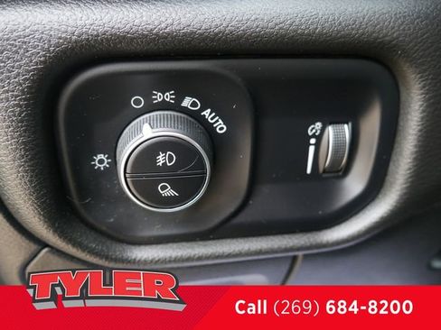 Used 2022 RAM 1500 Big Horn AWD/4WD image 23
