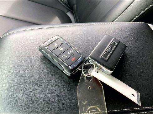 Used 2024 Jeep Grand Cherokee Limited w/ Black Appearance Package image 12