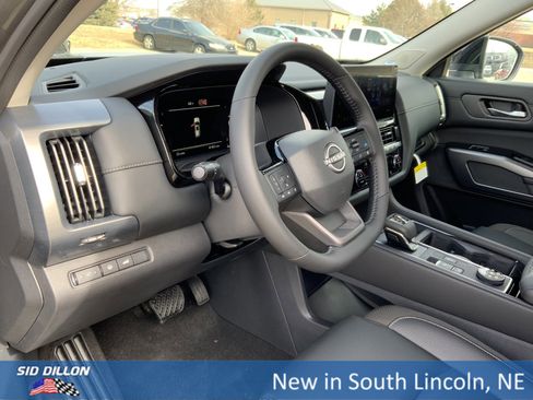 New 2026 Nissan Pathfinder SL w/ SL Premium Package image 6