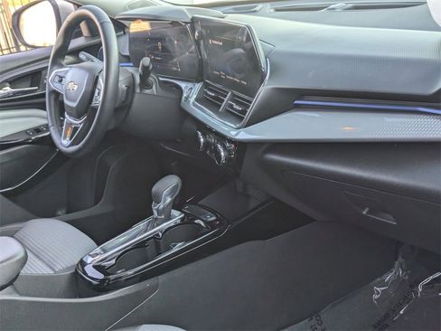 Used 2025 Chevrolet Trax LT w/ LT Convenience Package image 31