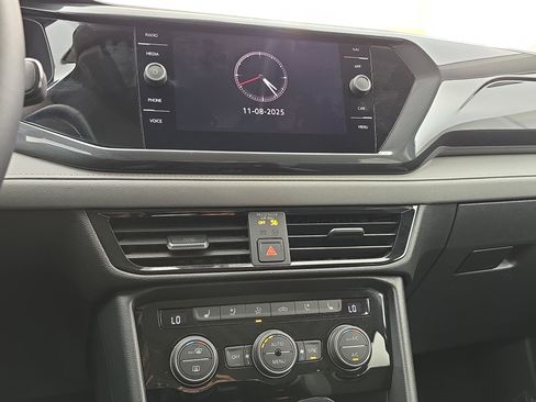 Certified 2022 Volkswagen Taos SEL w/ Panoramic Sunroof Package image 19