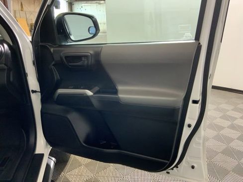 Used 2017 Toyota Tacoma SR5 w/ Tow Package AWD/4WD image 27