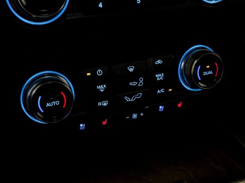 Used 2019 Ford F150 Limited w/ Trailer Tow Package image 31