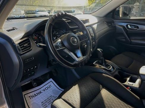 Used 2019 Nissan Rogue SV image 11