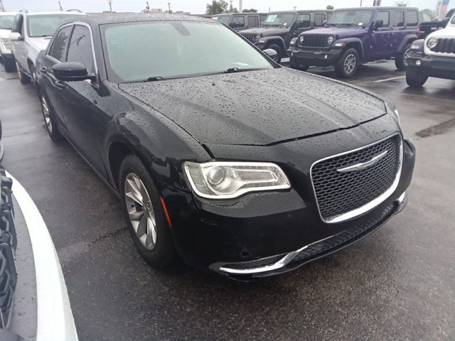 Used 2015 Chrysler 300 Limited RWD image 1
