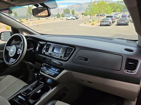 Used 2016 Kia Sedona EX FWD image 22