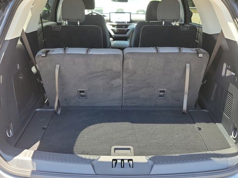 Used 2025 Ford Explorer Active RWD image 9