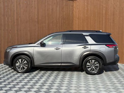 Used 2025 Nissan Pathfinder SV image 14
