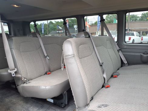 Used 2025 Chevrolet Express 3500 LT w/ LT Preferred Equipment Group RWD image 13