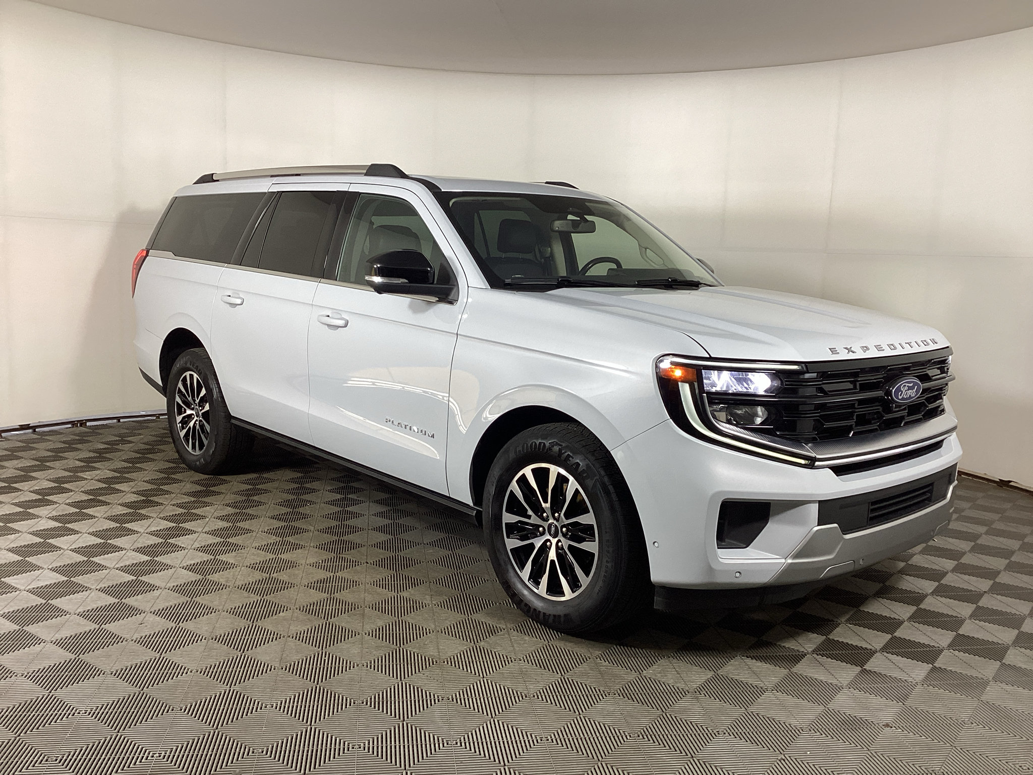 Certified 2025 Ford Expedition Max Platinum AWD/4WD image 1
