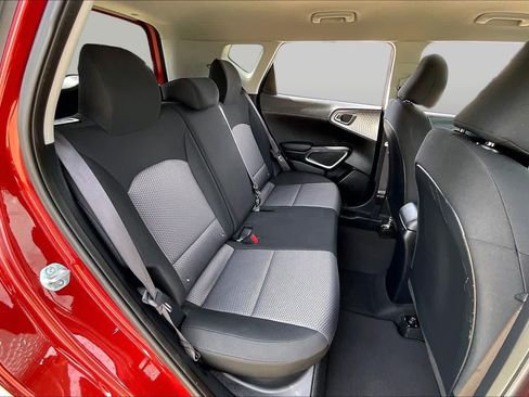 Used 2024 Kia Soul LX w/ Option Group 015 FWD image 17