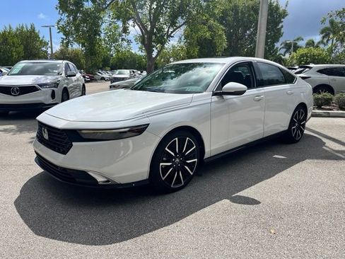 Used 2025 Honda Accord Touring image 3