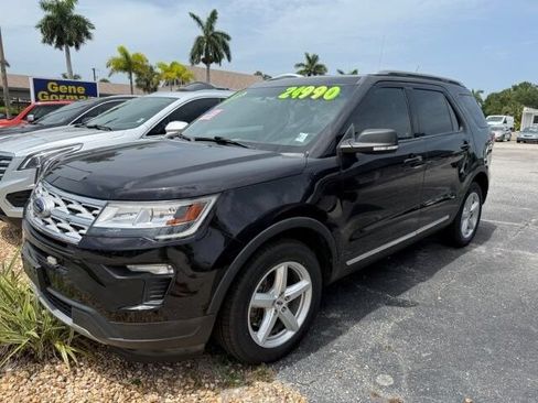 Used 2019 Ford Explorer XLT w/ Equipment Group 201A FWD image 3