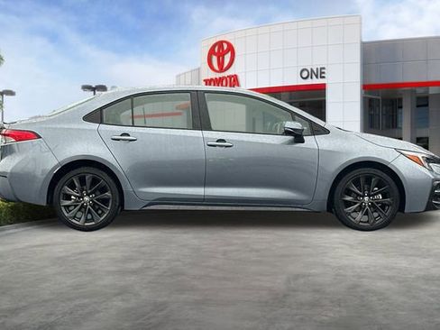 Certified 2025 Toyota Corolla SE image 3
