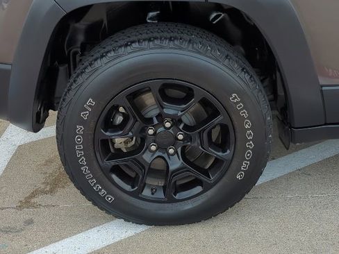 Used 2022 Jeep Cherokee Trailhawk w/ Trailer Tow Group image 3