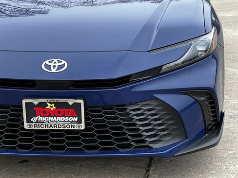 Used 2025 Toyota Camry SE image 8