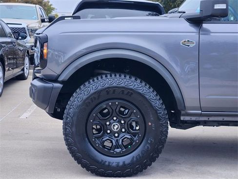 Used 2023 Ford Bronco Wildtrak image 8