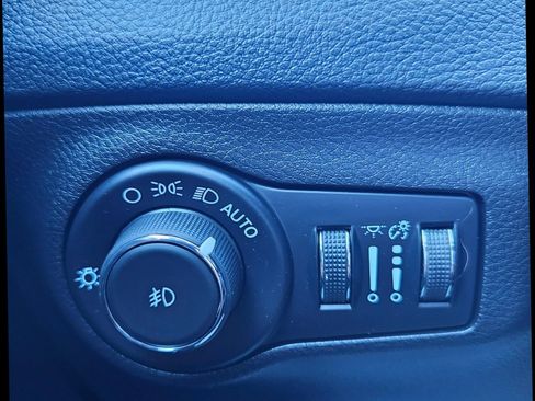 Used 2021 Jeep Compass Latitude w/ Driver Assistance Group image 21