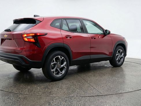 Used 2025 Chevrolet Trax LT image 9