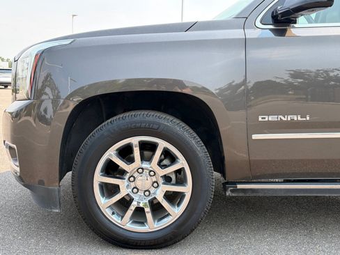 Used 2019 GMC Yukon Denali AWD/4WD image 11