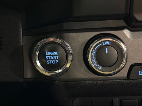 Used 2022 Toyota Tacoma TRD Off-Road AWD/4WD image 29