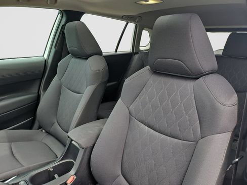 Used 2024 Toyota Corolla Cross LE w/ Moonroof Package FWD image 23