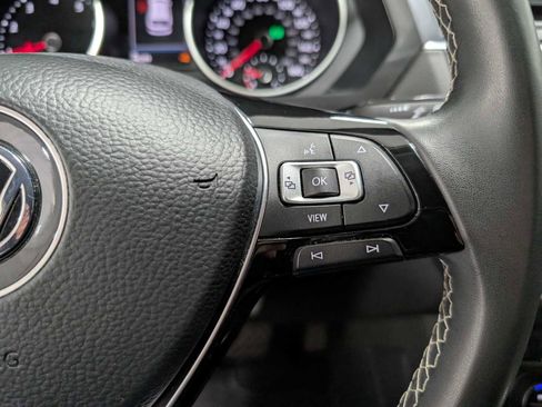 Used 2021 Volkswagen Tiguan SE image 29