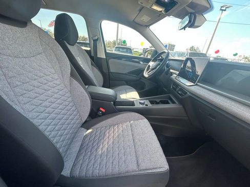 Certified 2025 Volkswagen Tiguan S image 33