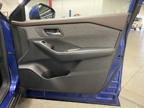 Used 2023 Nissan Rogue SV image 19