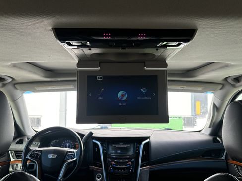 Used 2019 Cadillac Escalade Luxury RWD image 40