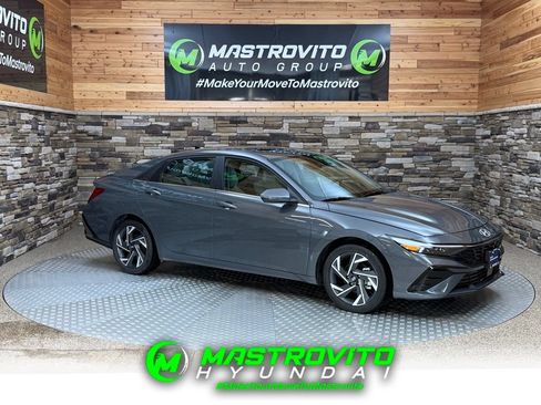 Used 2025 Hyundai Elantra Limited FWD image 1