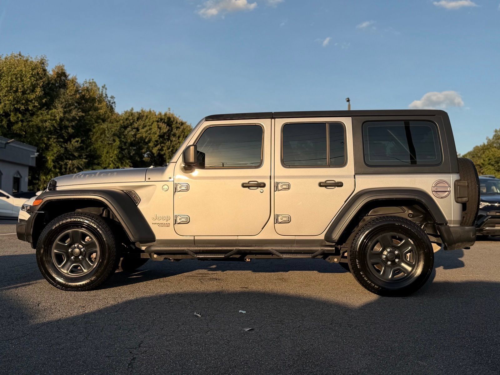 Used 2018 Jeep Wrangler Unlimited Sport AWD/4WD image 2