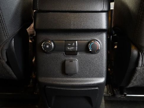 Used 2017 Ford Explorer XLT image 29