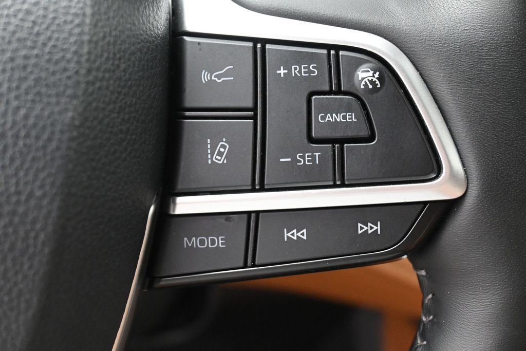 Used 2026 Toyota Highlander Platinum AWD/4WD image 19